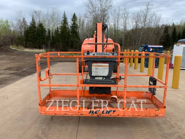 Image of JLG 800AJ equipment image 4