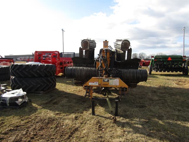 Image of Oxbo 334 equipment image 1