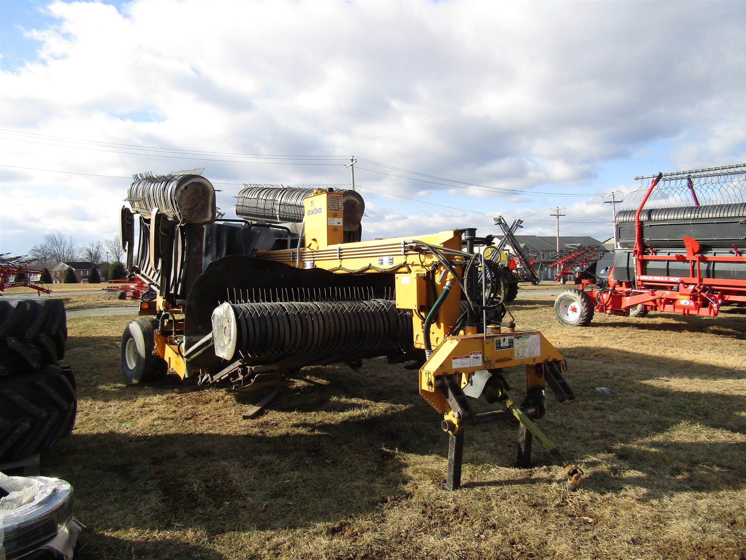 2014 Oxbo 334 Equipment Image0