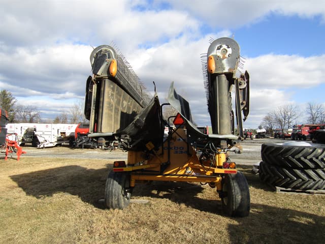 Image of Oxbo 334 equipment image 3