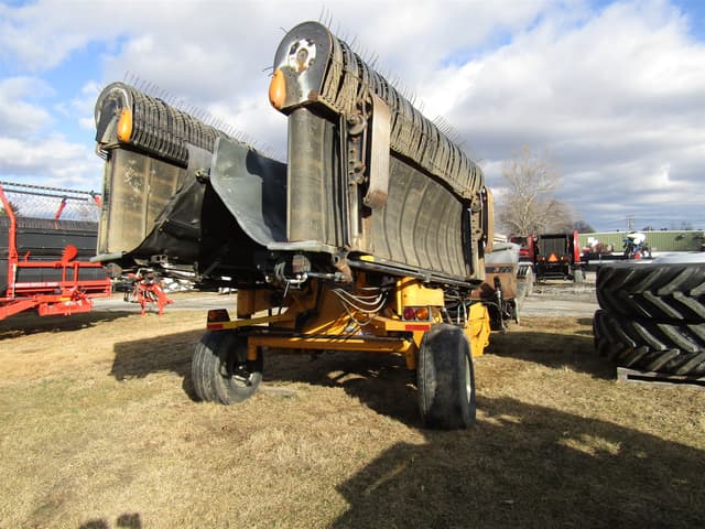 Image of Oxbo 334 equipment image 2