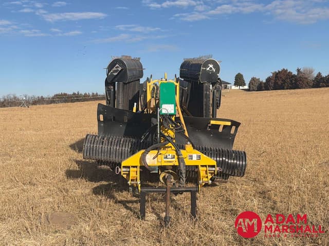 Image of Oxbo 2330 equipment image 2