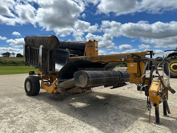 2014 Oxbo 330 Equipment Image0