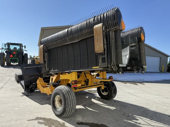 Image of Oxbo 334 equipment image 4