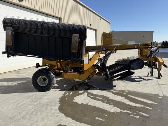 Image of Oxbo 334 equipment image 1