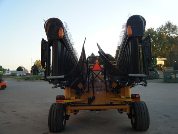 Image of Oxbo 334 equipment image 3