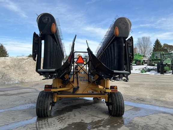 Image of Oxbo 334 equipment image 4