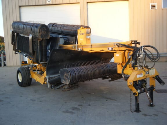 2014 Oxbo 334 Equipment Image0