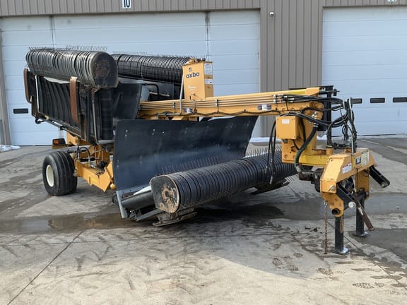 2014 Oxbo 334 Equipment Image0