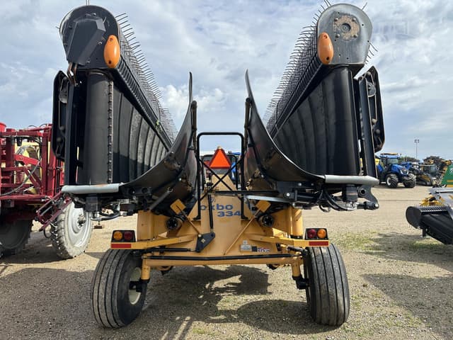 Image of Oxbo 334 equipment image 3