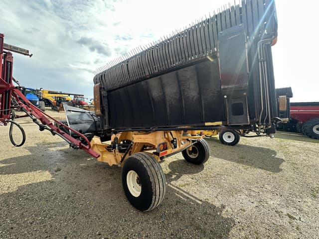 Image of Oxbo 334 equipment image 2