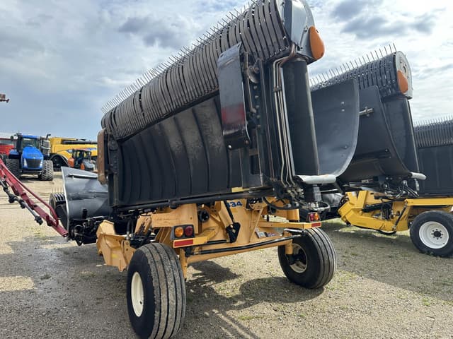 Image of Oxbo 334 equipment image 1