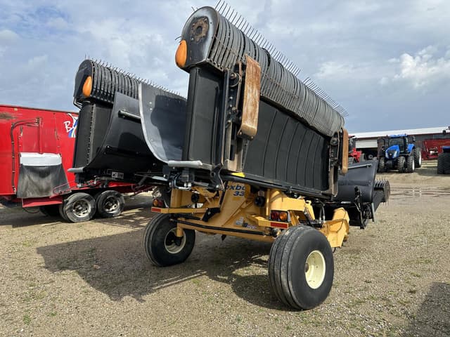 Image of Oxbo 334 equipment image 4