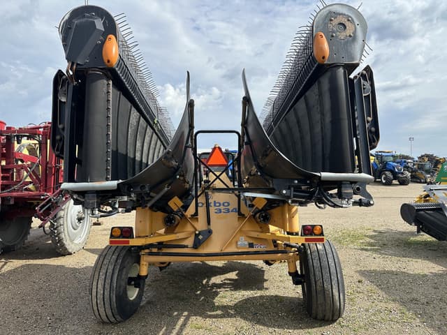 Image of Oxbo 334 equipment image 3