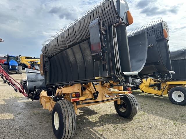 Image of Oxbo 334 equipment image 1