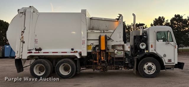 Image of Peterbilt 320 equipment image 3