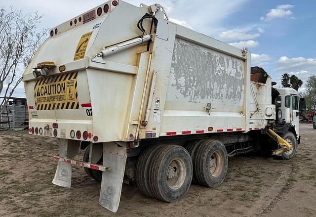 Image of Peterbilt 320 equipment image 2