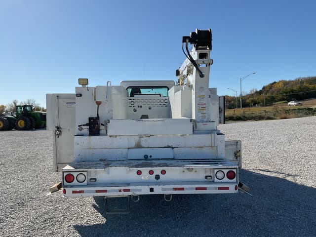 Image of Peterbilt 337 equipment image 3