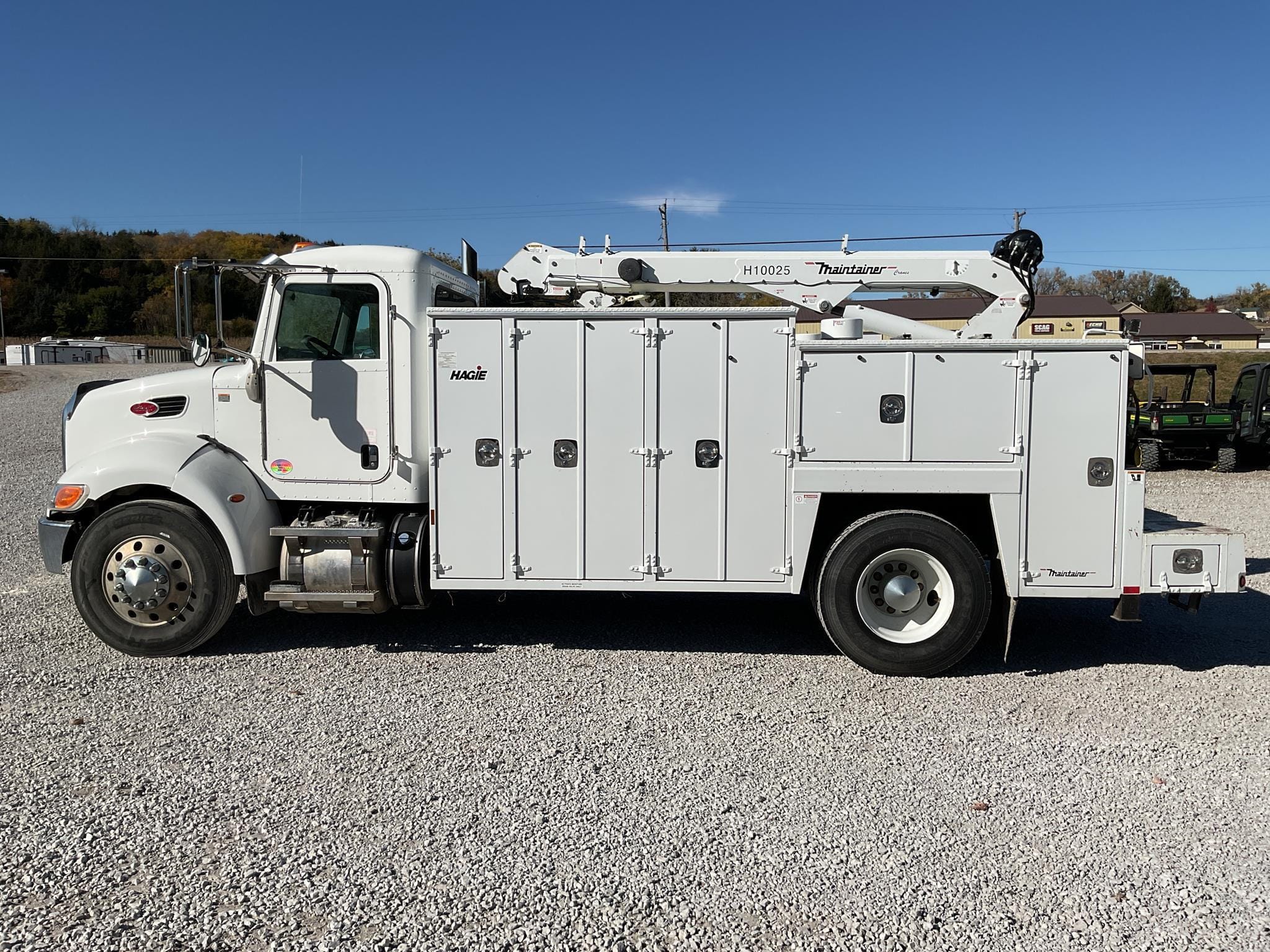 2014 Peterbilt 337 Equipment Image0