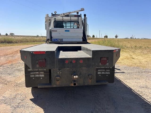 Image of Peterbilt 337 equipment image 3