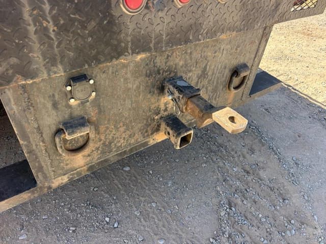 Image of Peterbilt 337 equipment image 4