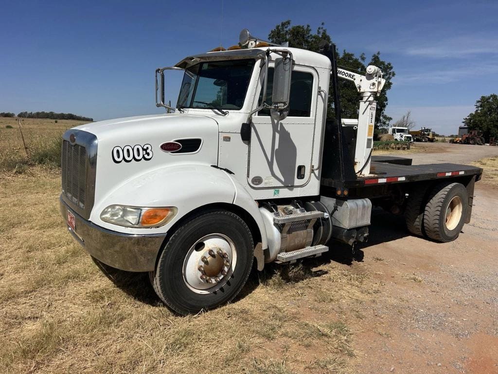 2014 Peterbilt 337 Equipment Image0