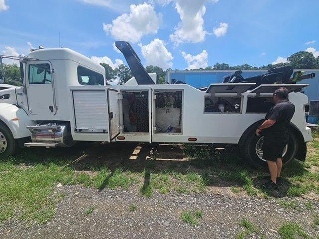 Image of Peterbilt 337 equipment image 1