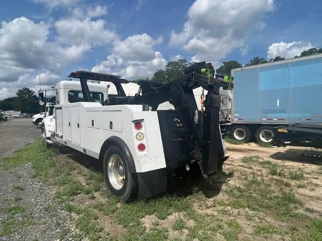 Image of Peterbilt 337 equipment image 4