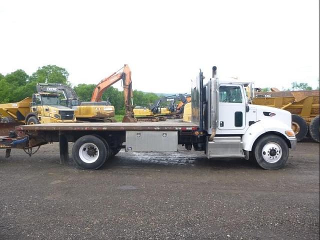Image of Peterbilt 337 equipment image 2