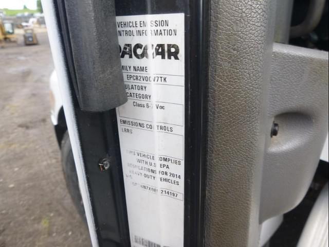 Image of Peterbilt 337 equipment image 4