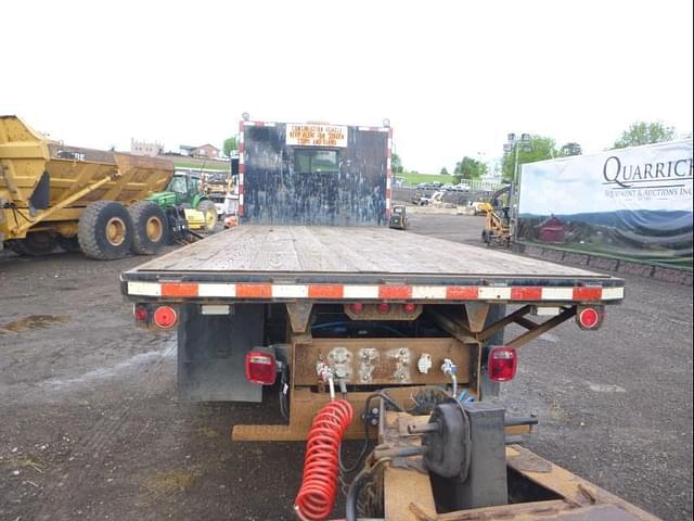 Image of Peterbilt 337 equipment image 3