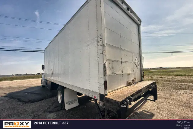 Image of Peterbilt 337 equipment image 3