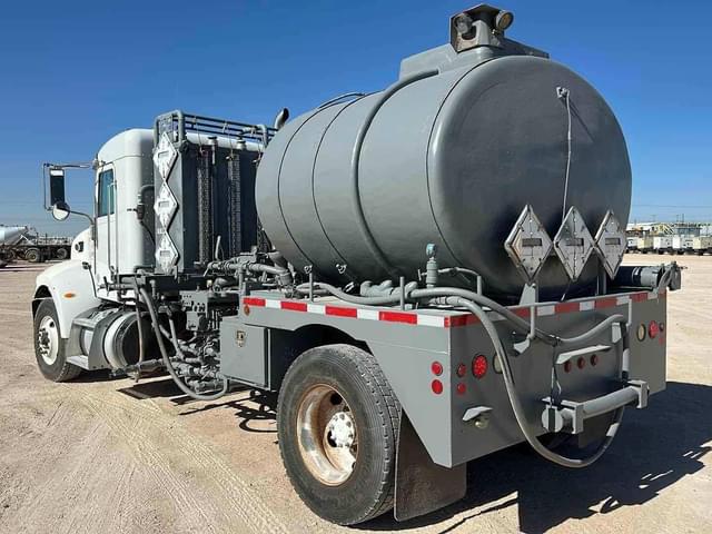 Image of Peterbilt 337 equipment image 3