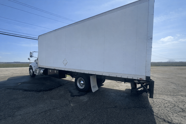 Image of Peterbilt 337 equipment image 2