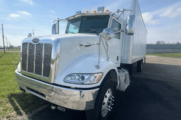 Main image Peterbilt 337