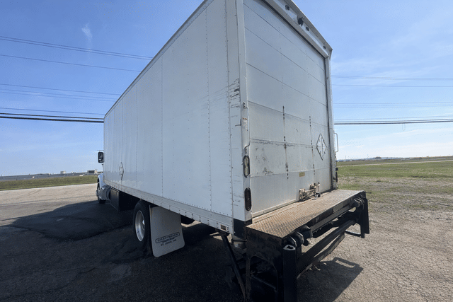 Image of Peterbilt 337 equipment image 3