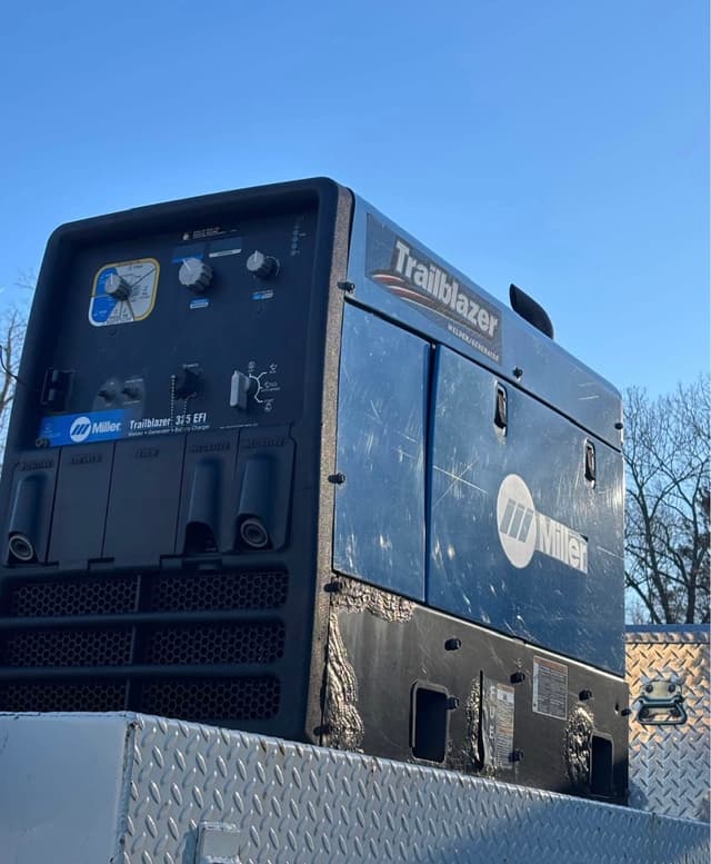 Image of Peterbilt 337 equipment image 4