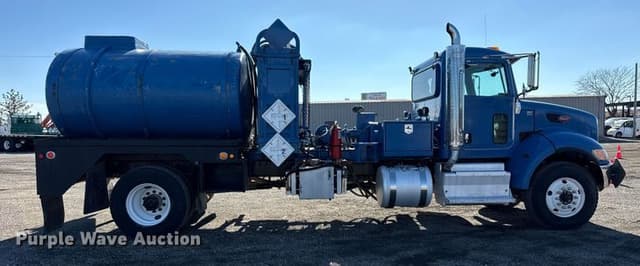 Image of Peterbilt 337 equipment image 3