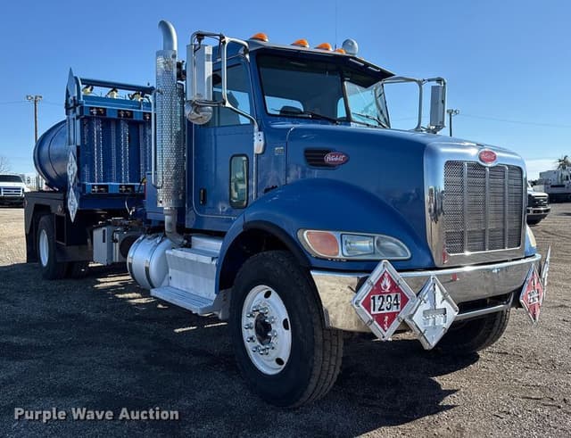 Image of Peterbilt 337 equipment image 2