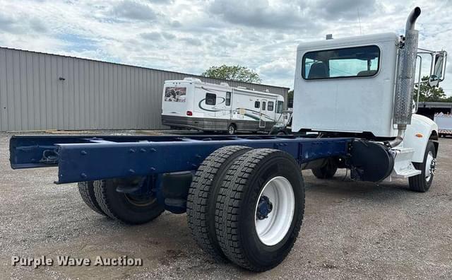 Image of Peterbilt 337 equipment image 4
