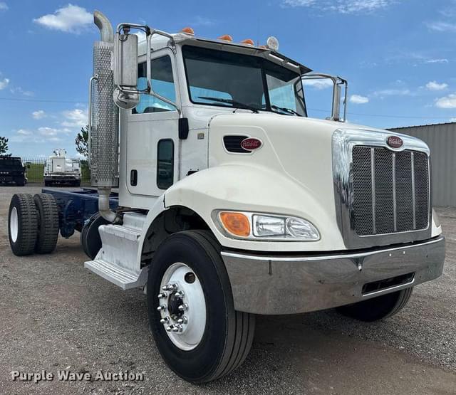 Image of Peterbilt 337 equipment image 2
