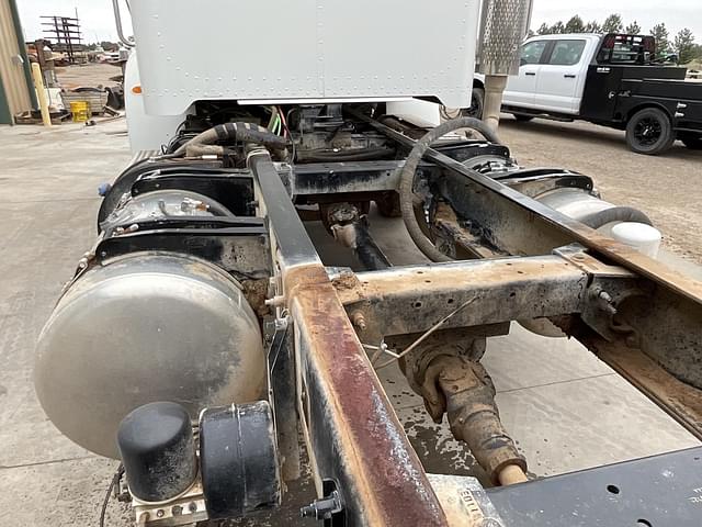 Image of Peterbilt 348 equipment image 4