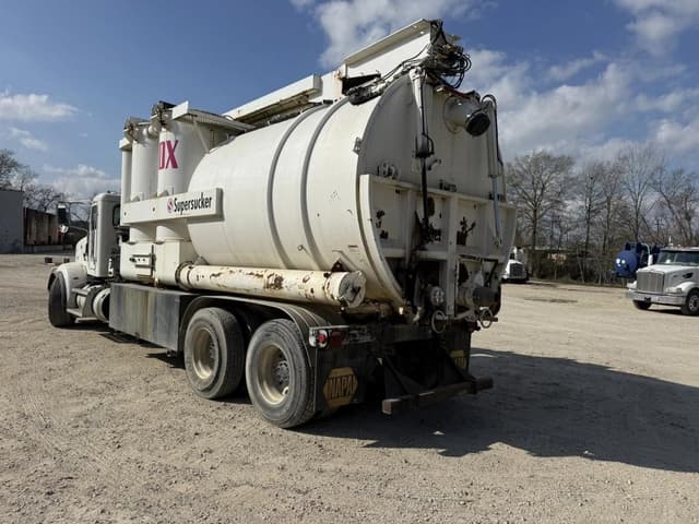 Image of Peterbilt 365 equipment image 2