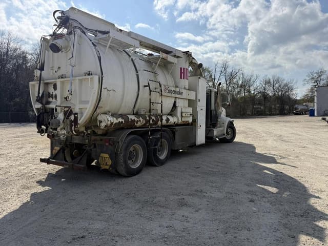 Image of Peterbilt 365 equipment image 4