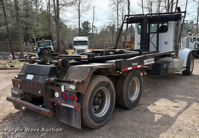 Image of Peterbilt 365 equipment image 4