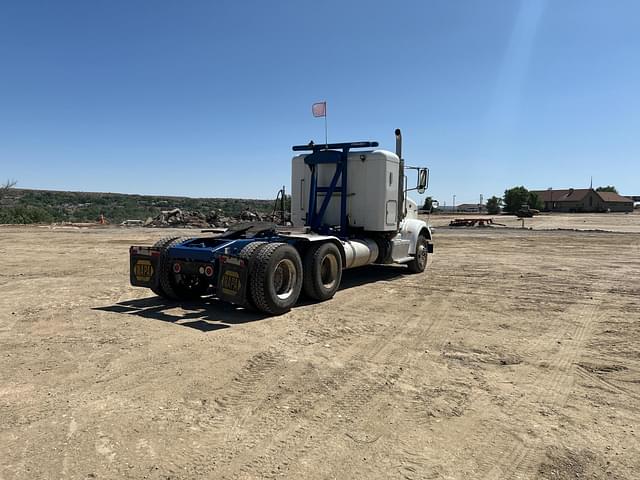 Image of Peterbilt 365 equipment image 4