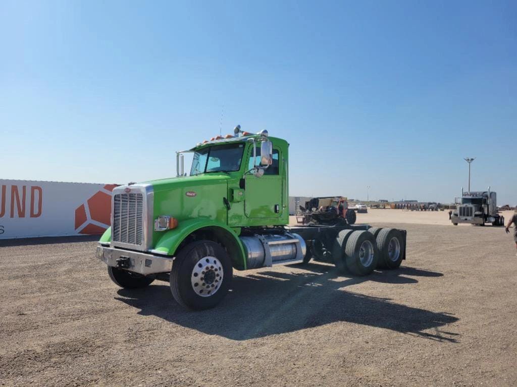 2014 Peterbilt 365 Equipment Image0
