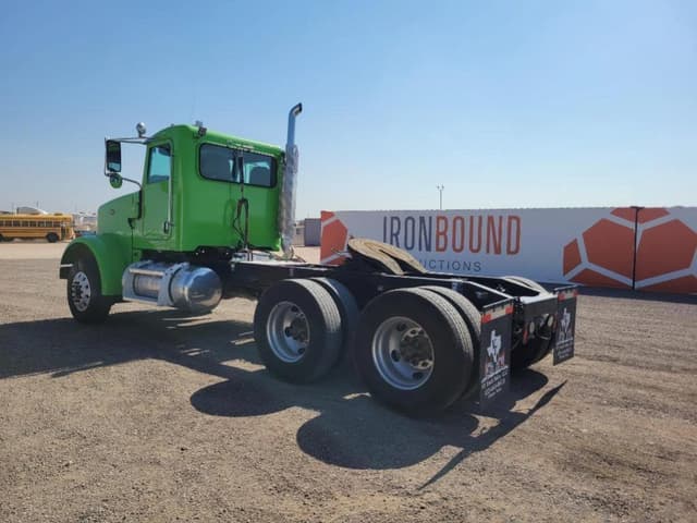 Image of Peterbilt 365 equipment image 2