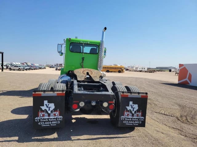 Image of Peterbilt 365 equipment image 3