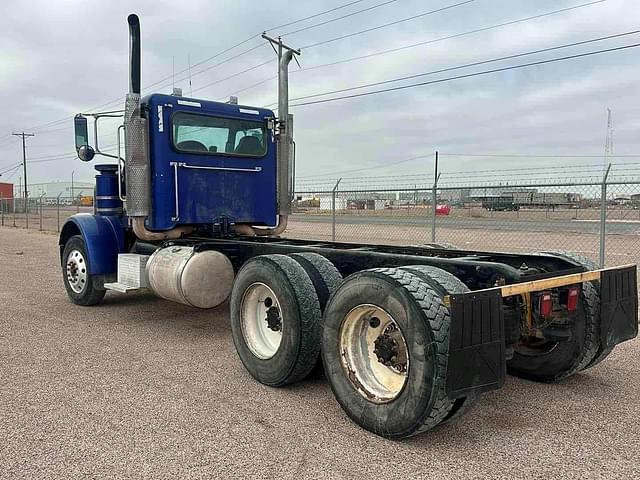 Image of Peterbilt 367 equipment image 2